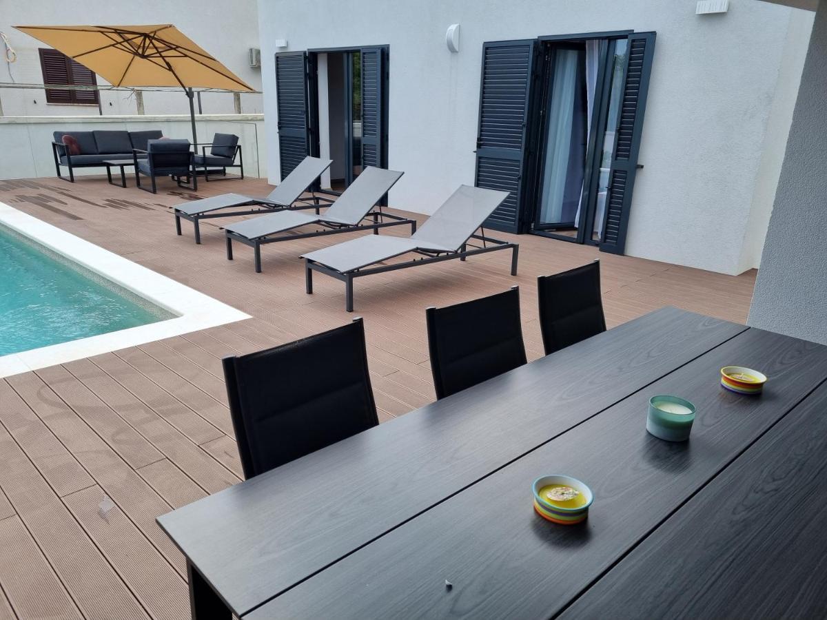 Villa Lana Valbandon エクステリア 写真